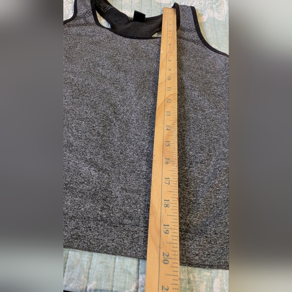 Gray Athletic Tank and Leggings Set. Size M? - Picture 6 of 10